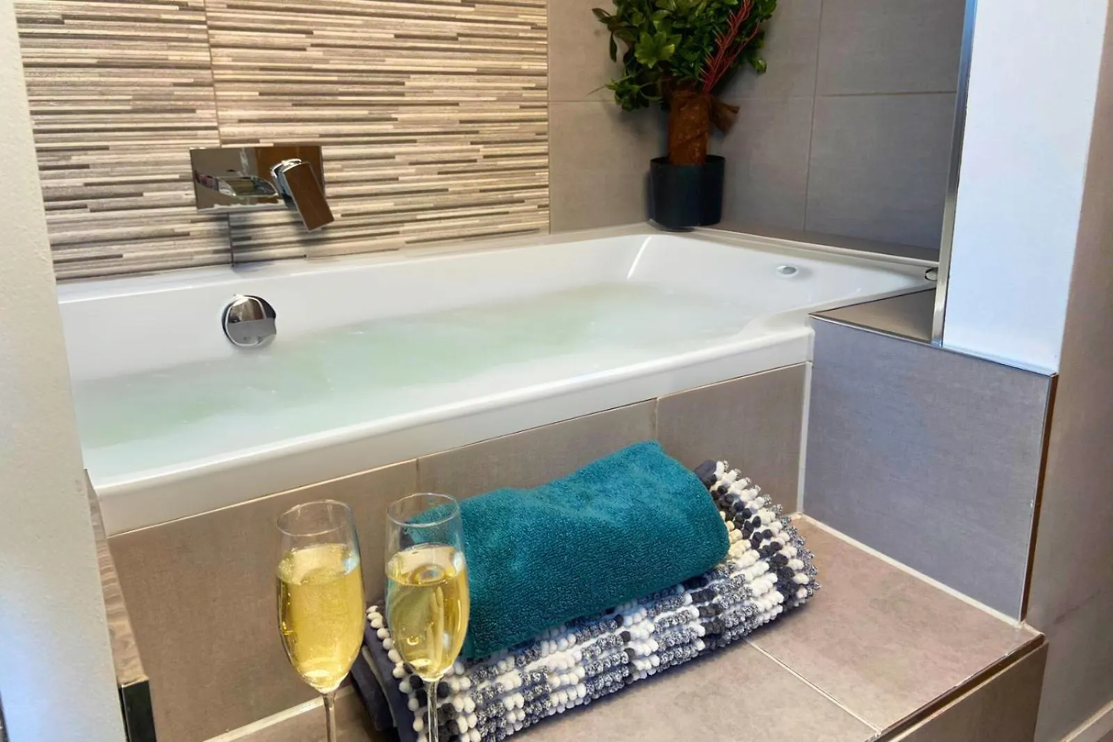 Villa Hot Tub, Pool Table, Log Burner Leeds  Reino Unido