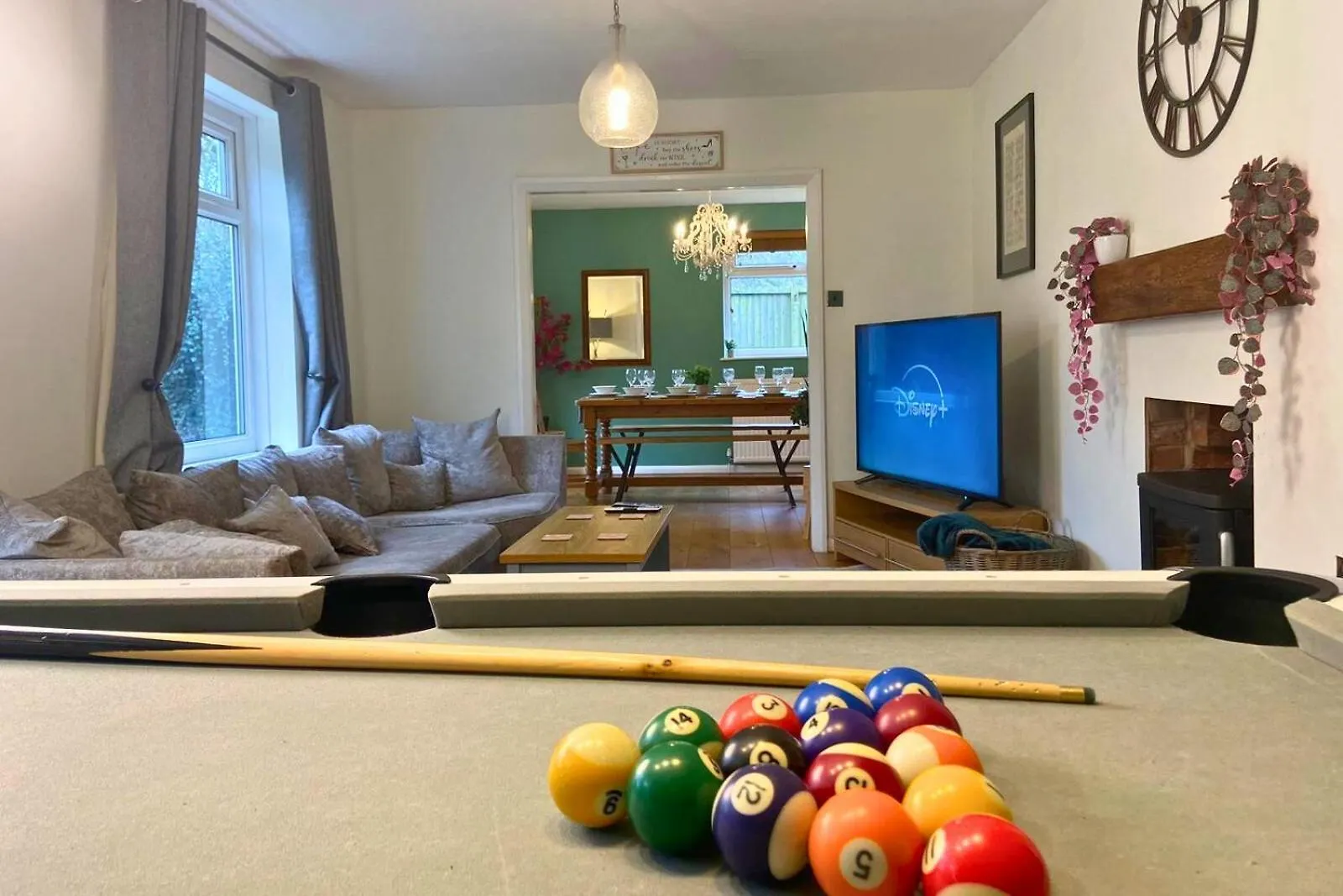 Villa Hot Tub, Pool Table, Log Burner Leeds